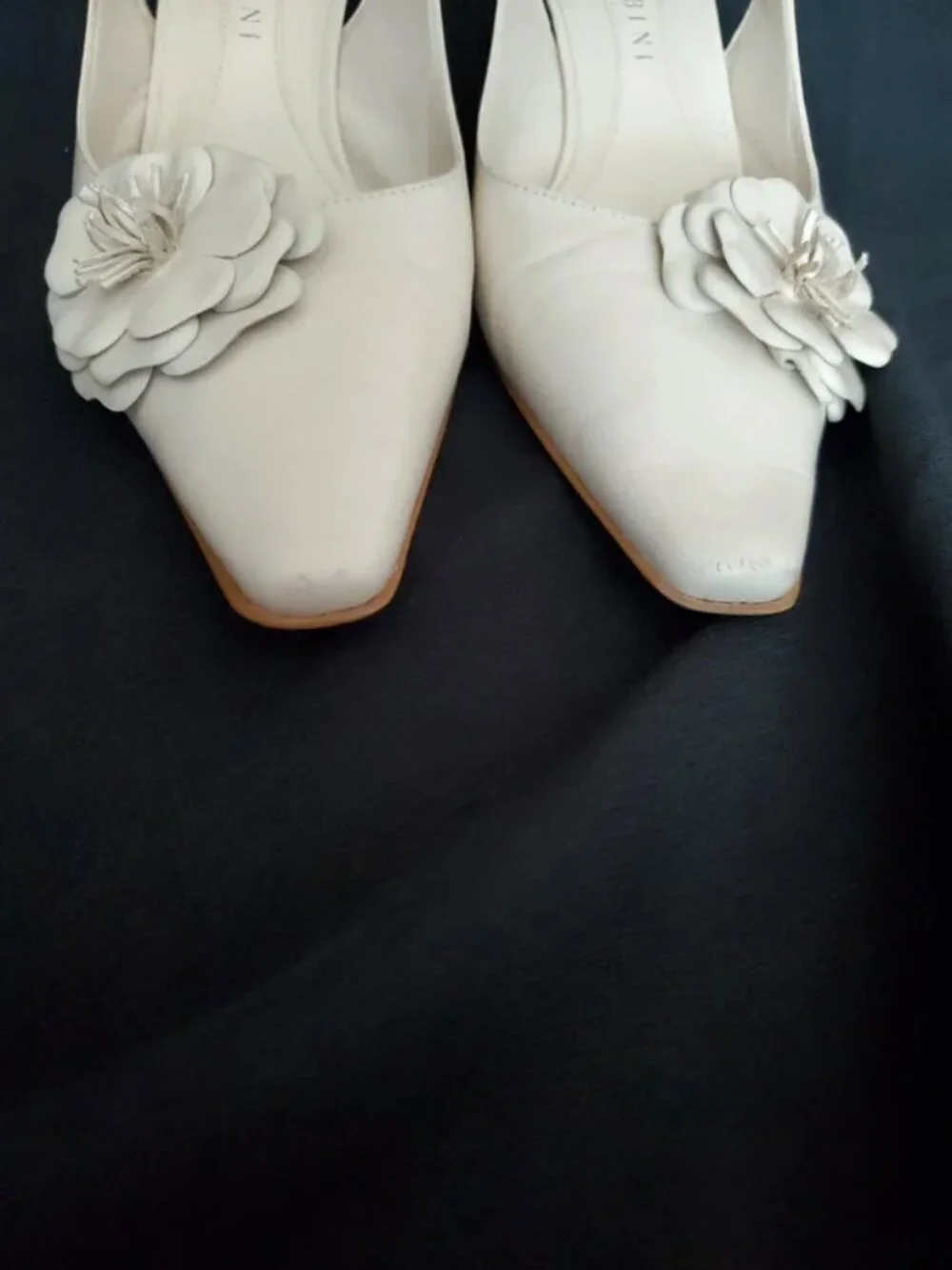 Gianni Bini white slingback kitten heels size 6 12m used